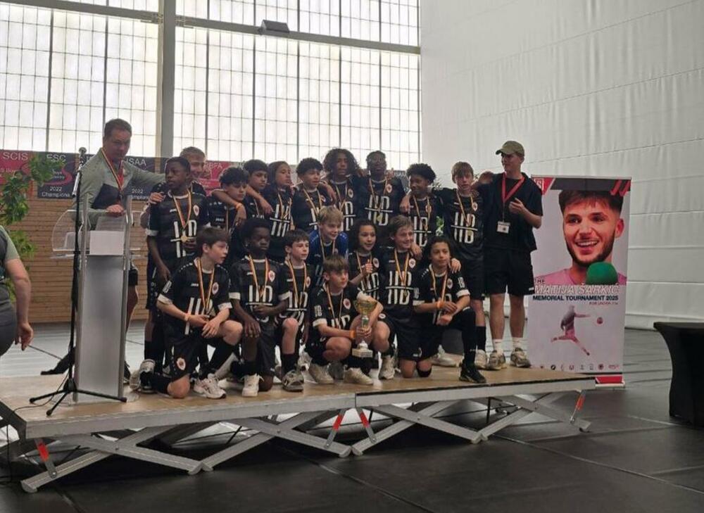 <p>Turnir u kojem su učestvovali Matijini bivši klubovi, kao i klubovi gosti iz Belgije, osvojili su dječaci Antverpena. Standard drugi, Milvol treći</p>