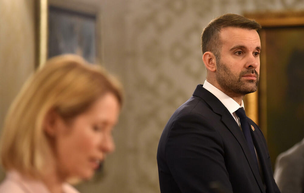 <p>"Drago mi je da Crna Gora podržava teritorijalni integritet Ukrajine i povelju UN. Kao što ste velikodušno prihvatili ukrajinske izbjeglice. Koliko shvatam, primili ste ih više po glavi stanovnika nego bilo koja zemlja na svijetu", poručila je Kalas</p>