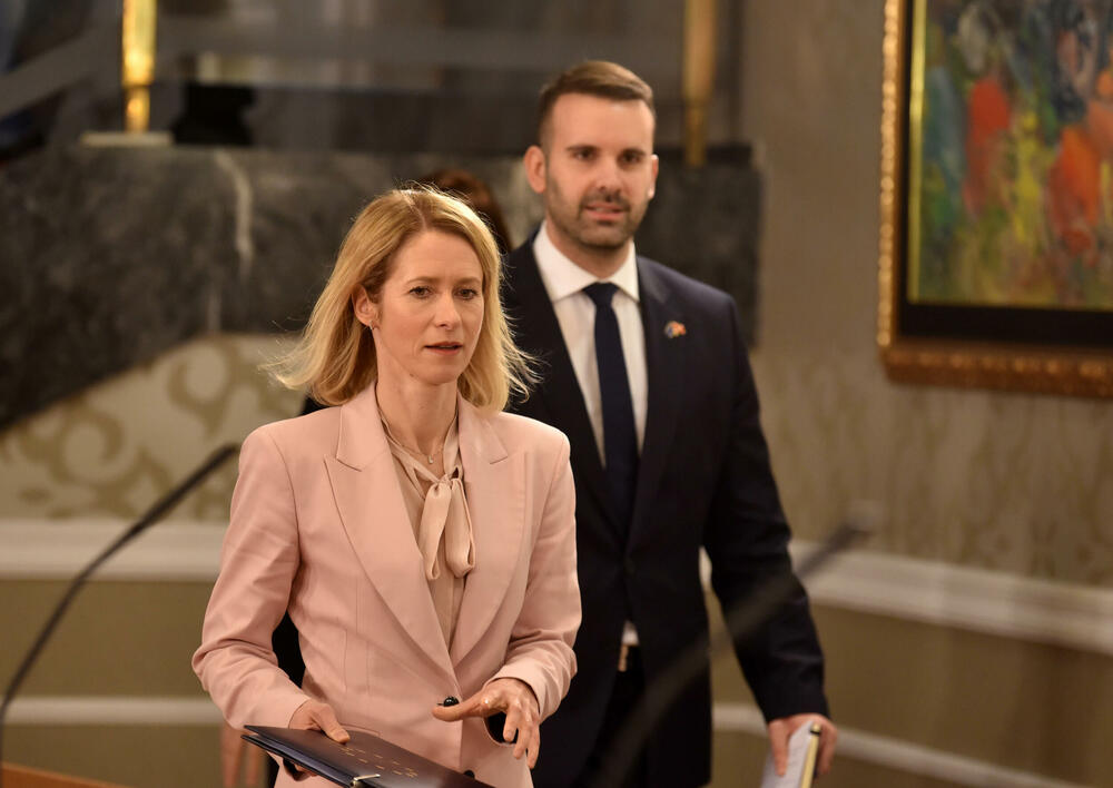 <p>"Drago mi je da Crna Gora podržava teritorijalni integritet Ukrajine i povelju UN. Kao što ste velikodušno prihvatili ukrajinske izbjeglice. Koliko shvatam, primili ste ih više po glavi stanovnika nego bilo koja zemlja na svijetu", poručila je Kalas</p>