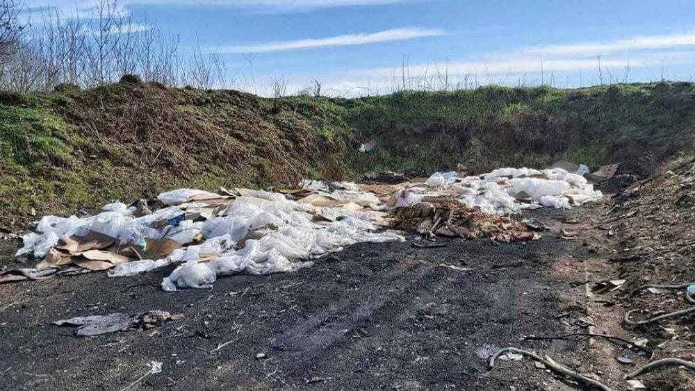 <p>"Ulcinj je jedina primorska opština u Crnoj Gori koja koristi egalizacioni fond (za nerazvijene opštine) i to emotivni pokliči i transparenti ekoloških i partijskih aktivista ne mogu promijeniti", istakao je Bojović u saopštenju</p>