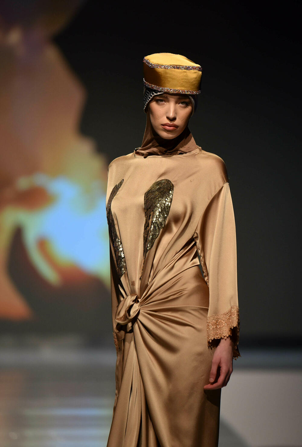 <p>Veče, pa i samu manifestaciju otvorila je crnogorska modna dizajnerka Marina Banović koja je predstavila proširenu kolekciju već predstavljenu u Milanu</p>