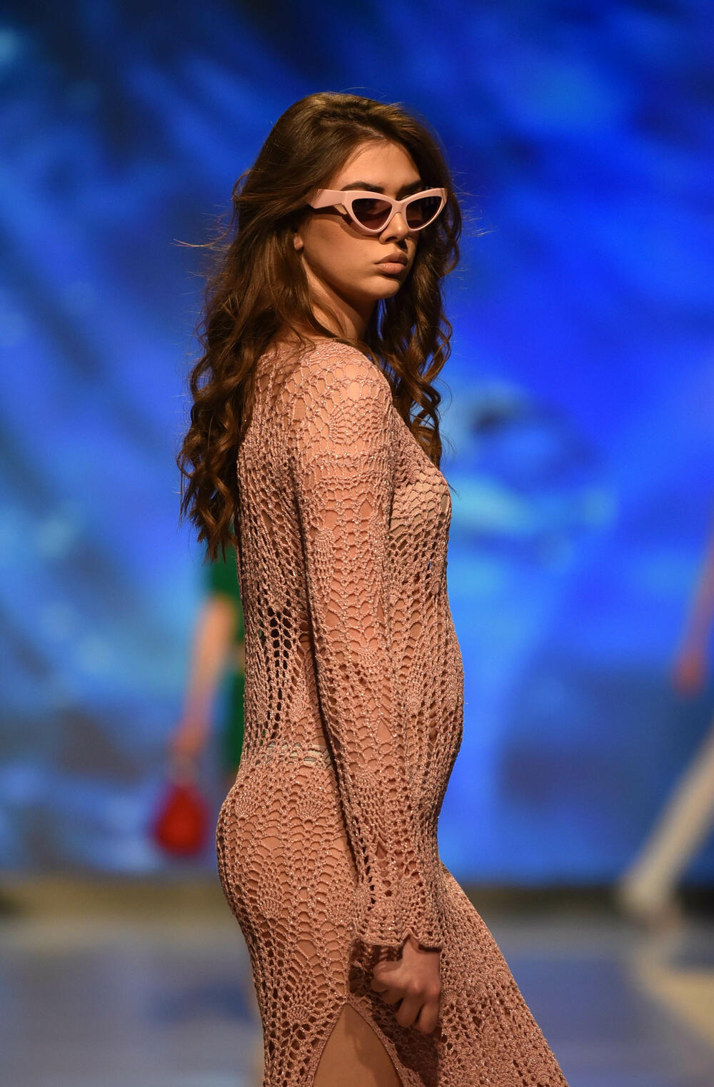 <p>Veče, pa i samu manifestaciju otvorila je crnogorska modna dizajnerka Marina Banović koja je predstavila proširenu kolekciju već predstavljenu u Milanu</p>