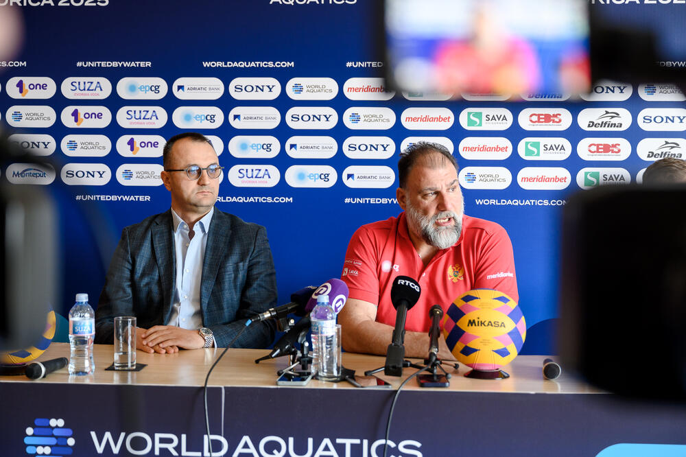 Savić u društvu predsjednika VPSCG Nikole Milića na današnjem presu, Foto: VPSCG/Krsto Vulović