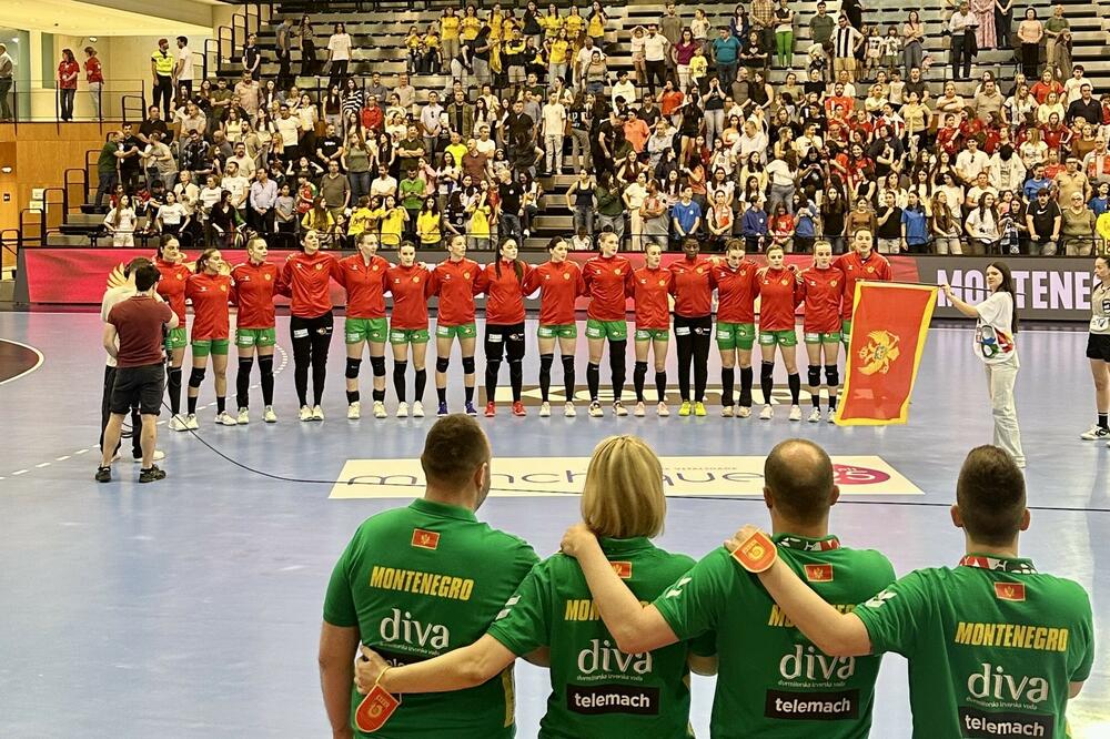 Lavice i stručni štab pred meč u Fafeu, Foto: RSCG