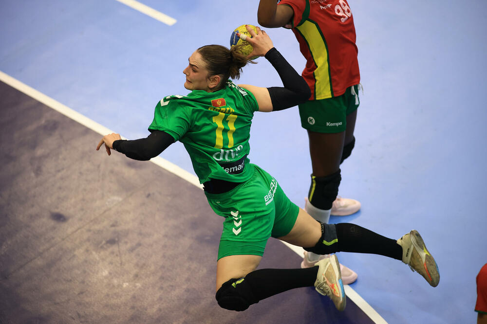 <p>Rukometašice Crne Gore zadovoljne nakon pobjede nad Portugalom u prvom meču baraža za odlazak na Svjetsko prvenstvo</p>