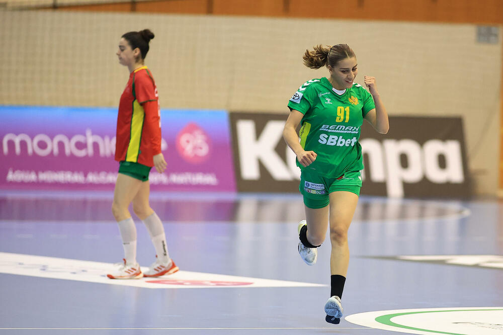 <p>Rukometašice Crne Gore zadovoljne nakon pobjede nad Portugalom u prvom meču baraža za odlazak na Svjetsko prvenstvo</p>
