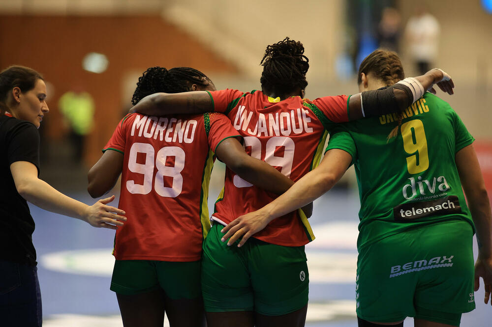 <p>Rukometašice Crne Gore zadovoljne nakon pobjede nad Portugalom u prvom meču baraža za odlazak na Svjetsko prvenstvo</p>