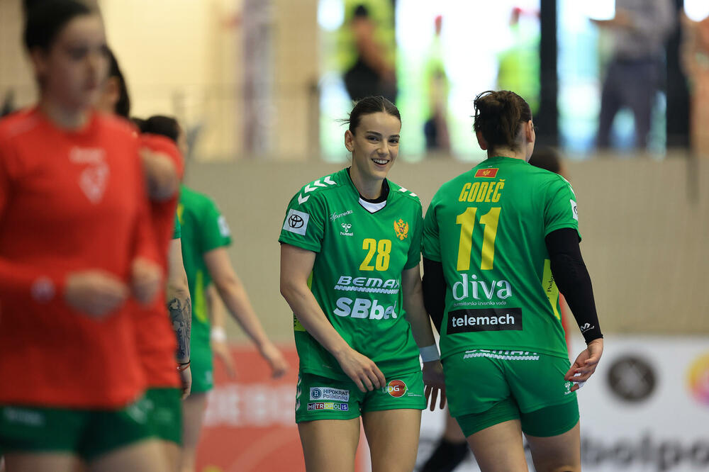 <p>Rukometašice Crne Gore zadovoljne nakon pobjede nad Portugalom u prvom meču baraža za odlazak na Svjetsko prvenstvo</p>