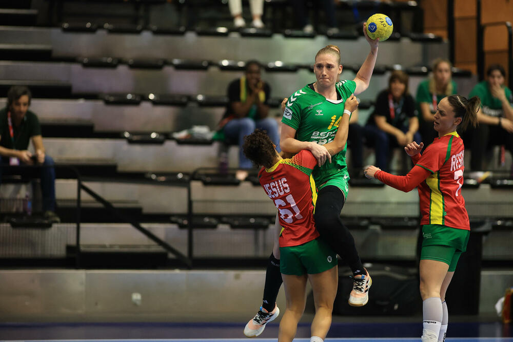 <p>Rukometašice Crne Gore zadovoljne nakon pobjede nad Portugalom u prvom meču baraža za odlazak na Svjetsko prvenstvo</p>