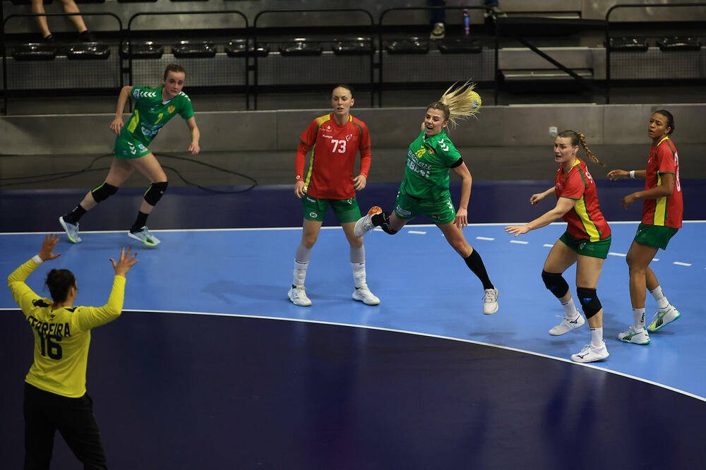 <p>Rukometašice Crne Gore zadovoljne nakon pobjede nad Portugalom u prvom meču baraža za odlazak na Svjetsko prvenstvo</p>