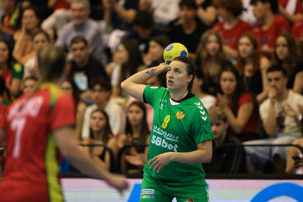 <p>Rukometašice Crne Gore zadovoljne nakon pobjede nad Portugalom u prvom meču baraža za odlazak na Svjetsko prvenstvo</p>