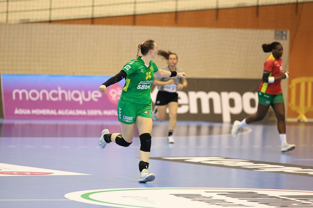 <p>Rukometašice Crne Gore zadovoljne nakon pobjede nad Portugalom u prvom meču baraža za odlazak na Svjetsko prvenstvo</p>