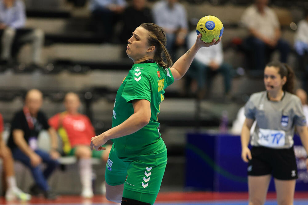 <p>Rukometašice Crne Gore zadovoljne nakon pobjede nad Portugalom u prvom meču baraža za odlazak na Svjetsko prvenstvo</p>