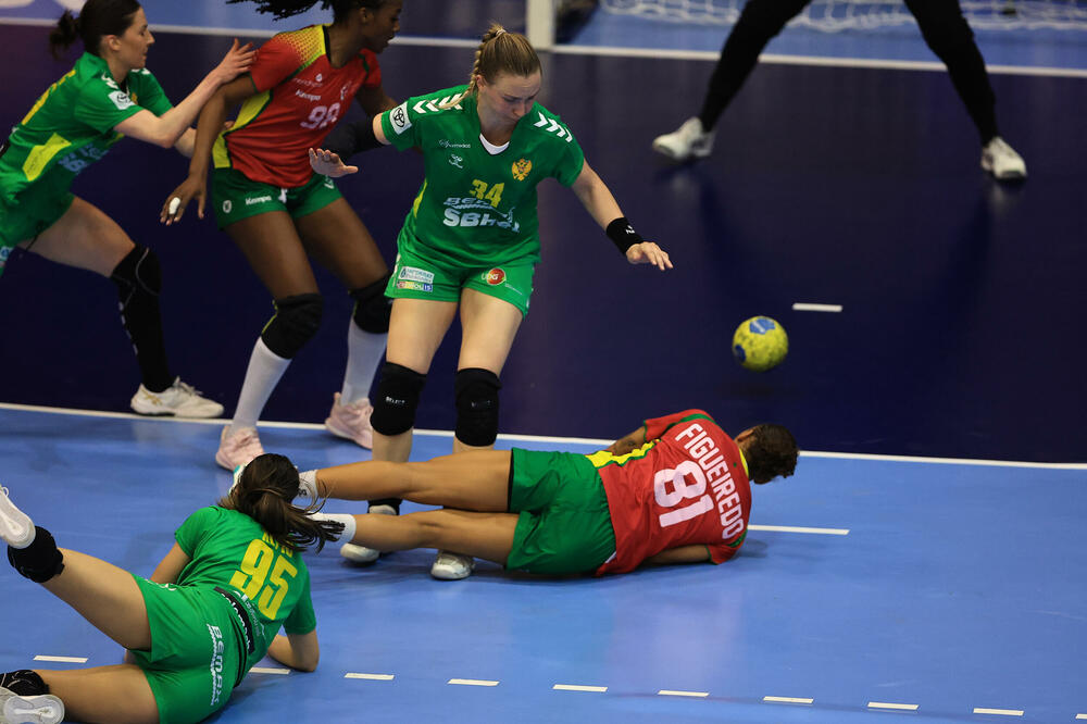 <p>Rukometašice Crne Gore zadovoljne nakon pobjede nad Portugalom u prvom meču baraža za odlazak na Svjetsko prvenstvo</p>