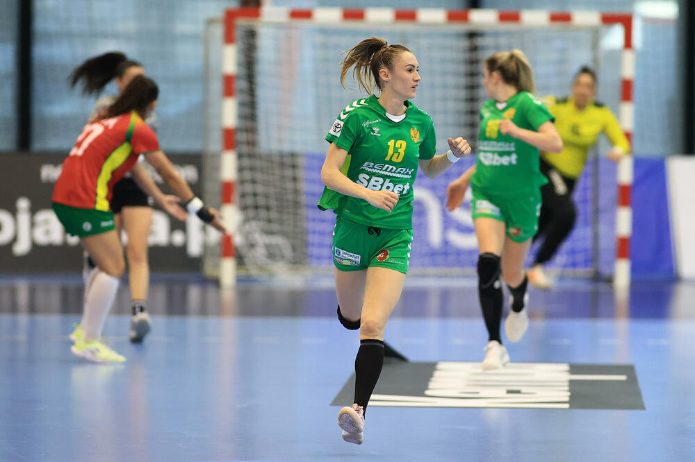 <p>Rukometašice Crne Gore zadovoljne nakon pobjede nad Portugalom u prvom meču baraža za odlazak na Svjetsko prvenstvo</p>