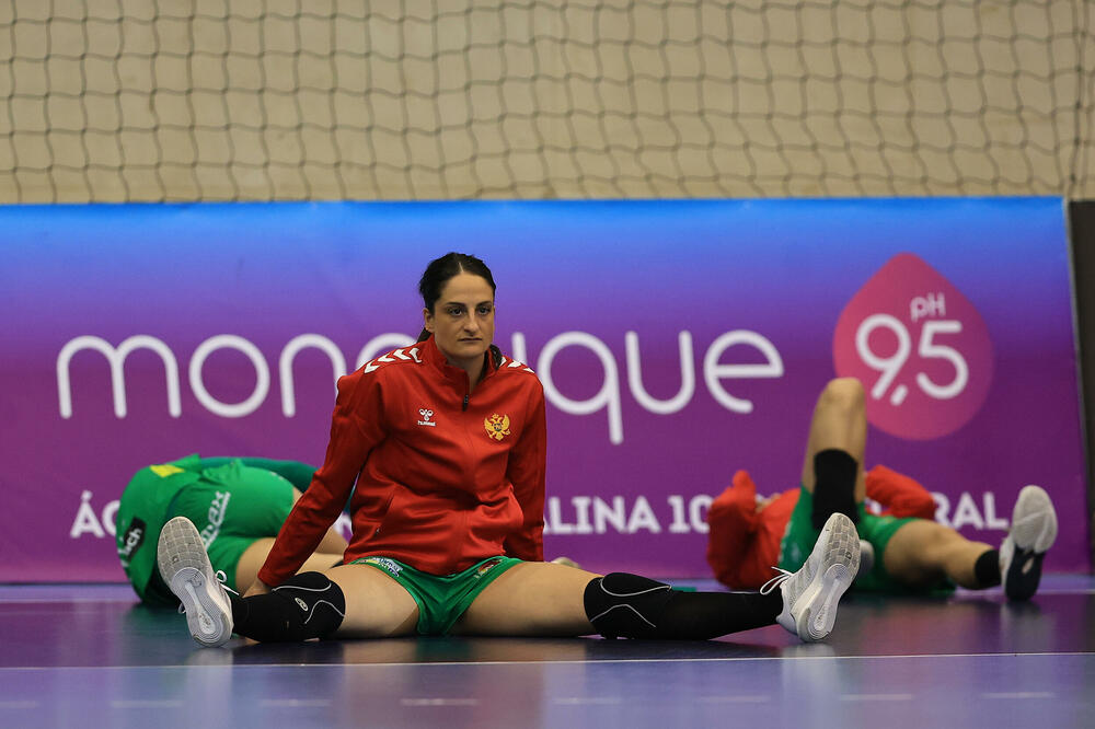 <p>Rukometašice Crne Gore zadovoljne nakon pobjede nad Portugalom u prvom meču baraža za odlazak na Svjetsko prvenstvo</p>