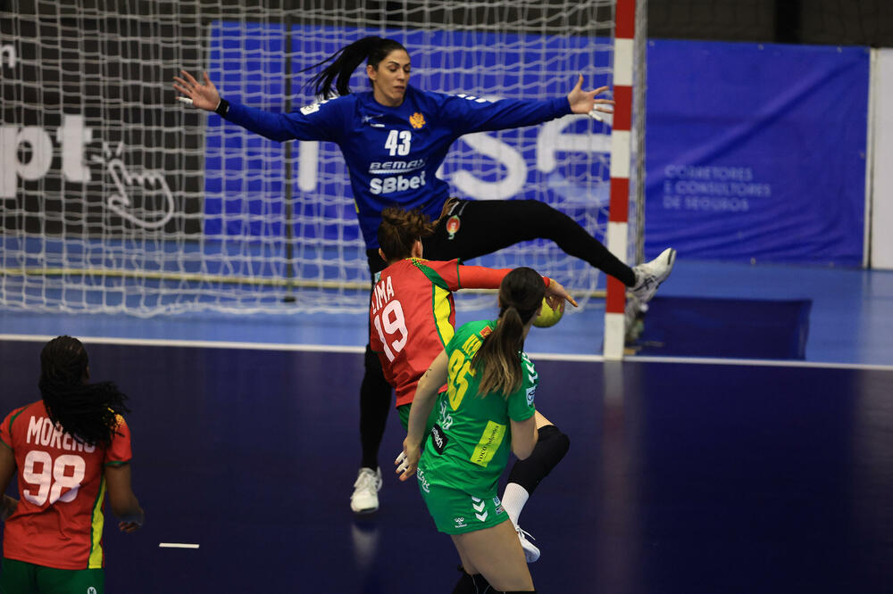 <p>Rukometašice Crne Gore zadovoljne nakon pobjede nad Portugalom u prvom meču baraža za odlazak na Svjetsko prvenstvo</p>