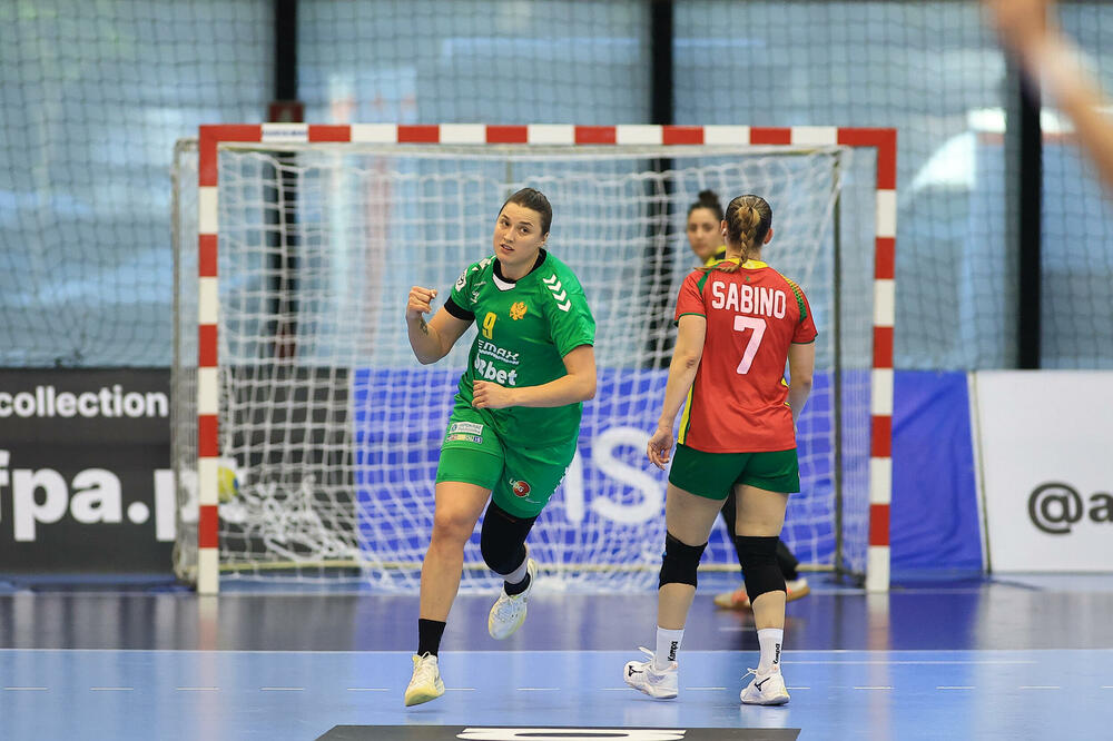 <p>Rukometašice Crne Gore zadovoljne nakon pobjede nad Portugalom u prvom meču baraža za odlazak na Svjetsko prvenstvo</p>