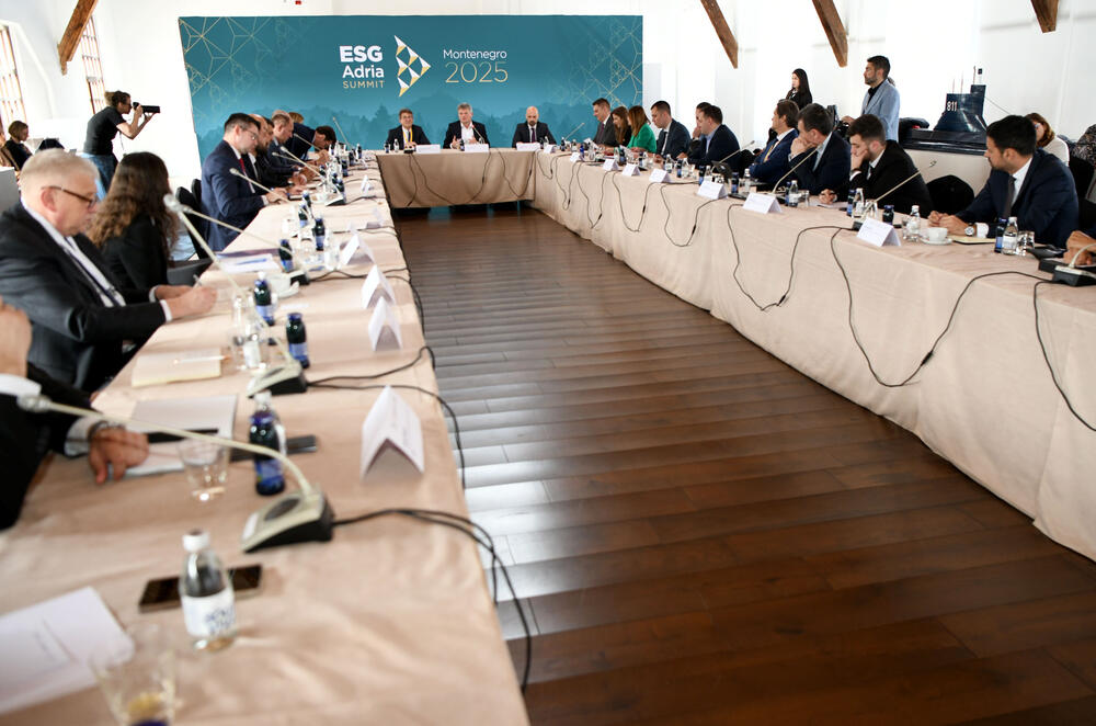 <p>„Spajanje tržišta omogućiće nam nove proizvode: dnevno tržište, usluge balansiranja putem tržišta i bolje vrednovanje portfolija i proizvoda“, poručio je Bulatović, naglašavajući da se time stvaraju stabilniji i atraktivniji uslovi za investitore</p>