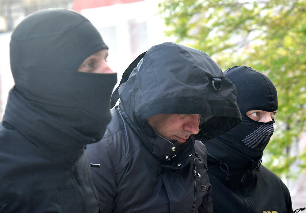 <p>Mujević, kako se vjeruje, bio je godinama najvažna karika na ruti šverca cigareta od Podgorice ka Rožajama i dalje ka drugim Srbiji i Kosovu</p>