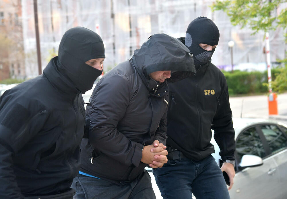 <p>Mujević, kako se vjeruje, bio je godinama najvažna karika na ruti šverca cigareta od Podgorice ka Rožajama i dalje ka drugim Srbiji i Kosovu</p>