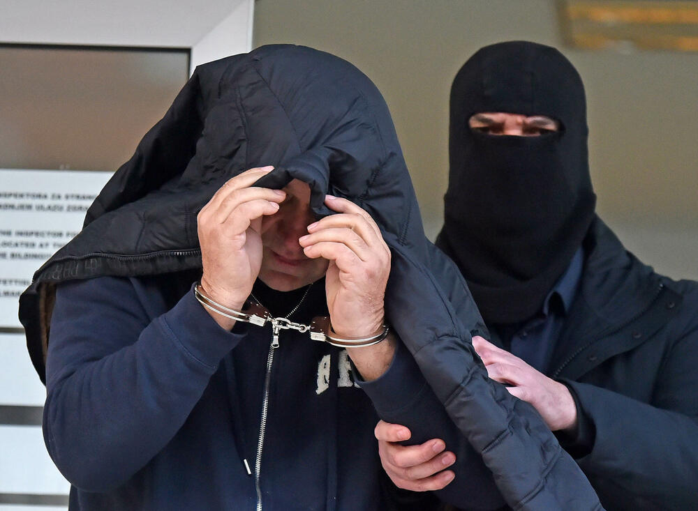 <p>Mujević, kako se vjeruje, bio je godinama najvažna karika na ruti šverca cigareta od Podgorice ka Rožajama i dalje ka drugim Srbiji i Kosovu</p>