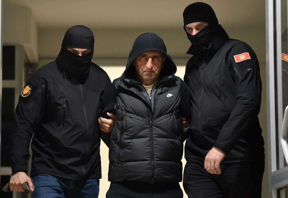 <p>Mujević, kako se vjeruje, bio je godinama najvažna karika na ruti šverca cigareta od Podgorice ka Rožajama i dalje ka drugim Srbiji i Kosovu</p>