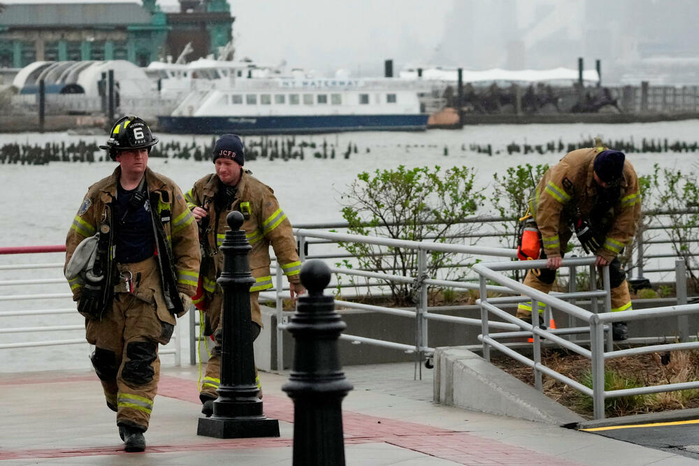 <p>Mjesto pada se nalazi blizu dokova na Menhetnu, kod kraja dugačkog keja za održavanje jedne od ventilacionih kula za Holandov tunel koji prolazi ispod Hadsona</p>