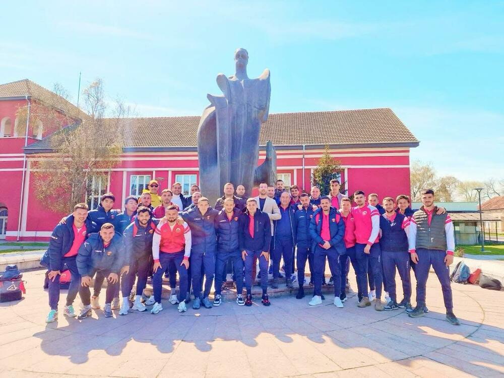 FK Lovćen prilikom posjete Lovćencu