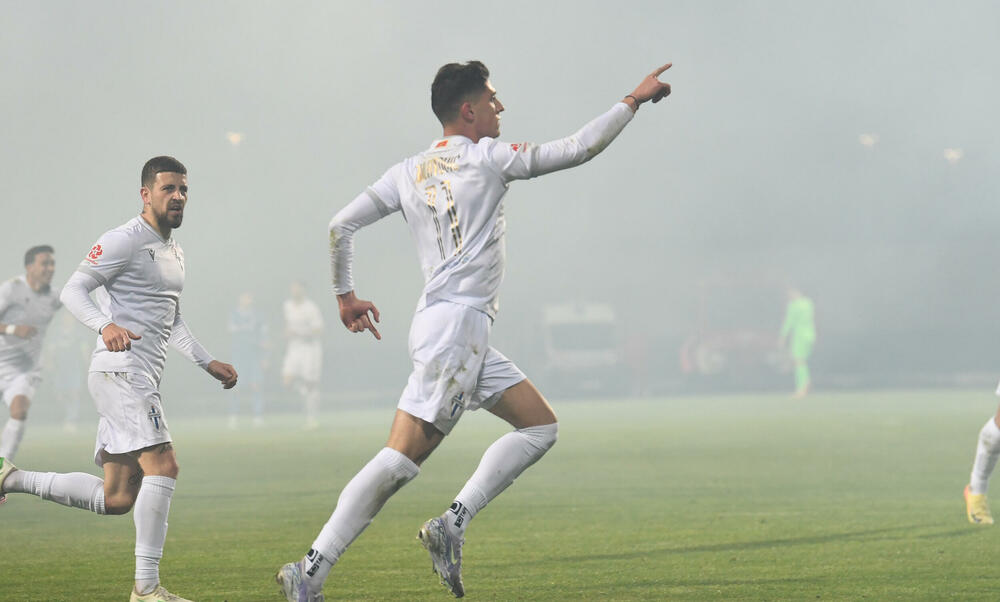 <p>Sutjeska - Budućnost 1:3, u prvom meču 29. kola Meridianbet 1. Crnogorske fudbalske lige. Golove za goste dali Ognjen Gašević, Ivan Bulatović i Ivan Bojović za domaće pogodio Dragan Miranović</p>