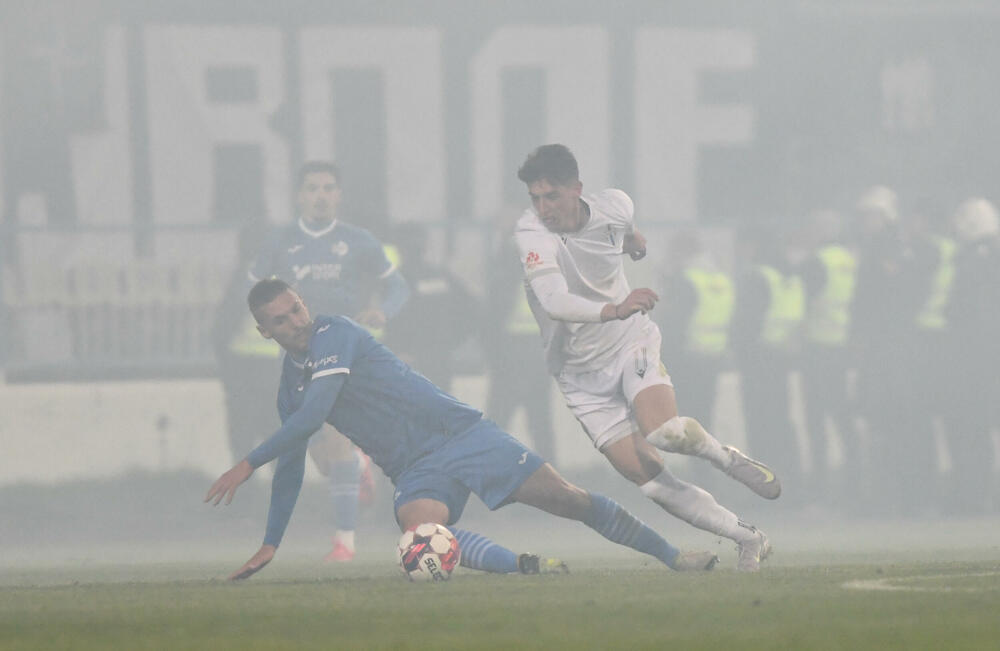 <p>Sutjeska - Budućnost 1:3, u prvom meču 29. kola Meridianbet 1. Crnogorske fudbalske lige. Golove za goste dali Ognjen Gašević, Ivan Bulatović i Ivan Bojović za domaće pogodio Dragan Miranović</p>