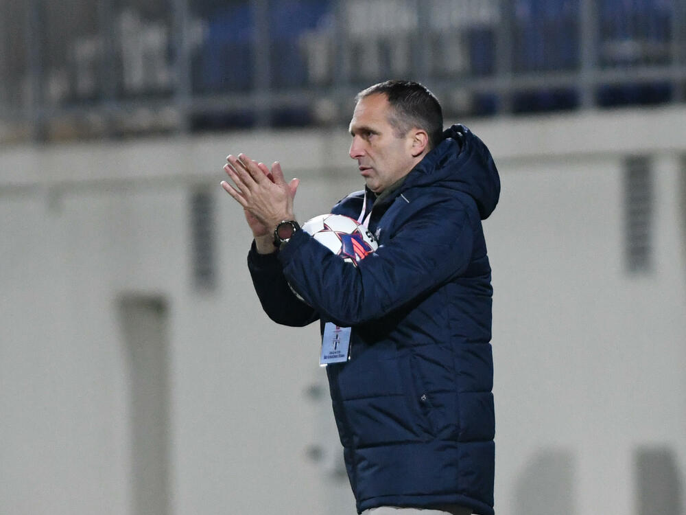 <p>Sutjeska - Budućnost 1:3, u prvom meču 29. kola Meridianbet 1. Crnogorske fudbalske lige. Golove za goste dali Ognjen Gašević, Ivan Bulatović i Ivan Bojović za domaće pogodio Dragan Miranović</p>