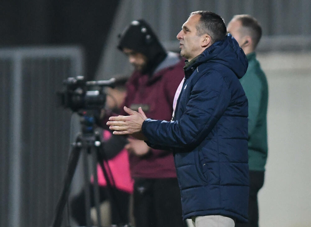 <p>Sutjeska - Budućnost 1:3, u prvom meču 29. kola Meridianbet 1. Crnogorske fudbalske lige. Golove za goste dali Ognjen Gašević, Ivan Bulatović i Ivan Bojović za domaće pogodio Dragan Miranović</p>