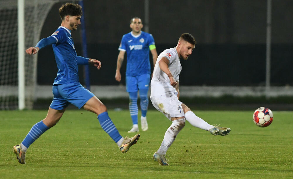 <p>Sutjeska - Budućnost 1:3, u prvom meču 29. kola Meridianbet 1. Crnogorske fudbalske lige. Golove za goste dali Ognjen Gašević, Ivan Bulatović i Ivan Bojović za domaće pogodio Dragan Miranović</p>