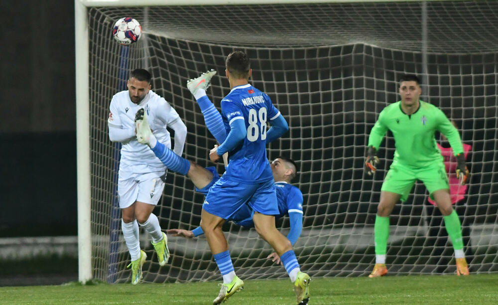 <p>Sutjeska - Budućnost 1:3, u prvom meču 29. kola Meridianbet 1. Crnogorske fudbalske lige. Golove za goste dali Ognjen Gašević, Ivan Bulatović i Ivan Bojović za domaće pogodio Dragan Miranović</p>