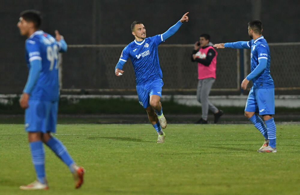 <p>Sutjeska - Budućnost 1:3, u prvom meču 29. kola Meridianbet 1. Crnogorske fudbalske lige. Golove za goste dali Ognjen Gašević, Ivan Bulatović i Ivan Bojović za domaće pogodio Dragan Miranović</p>