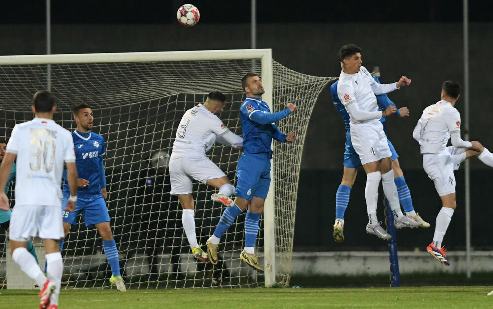 <p>Sutjeska - Budućnost 1:3, u prvom meču 29. kola Meridianbet 1. Crnogorske fudbalske lige. Golove za goste dali Ognjen Gašević, Ivan Bulatović i Ivan Bojović za domaće pogodio Dragan Miranović</p>