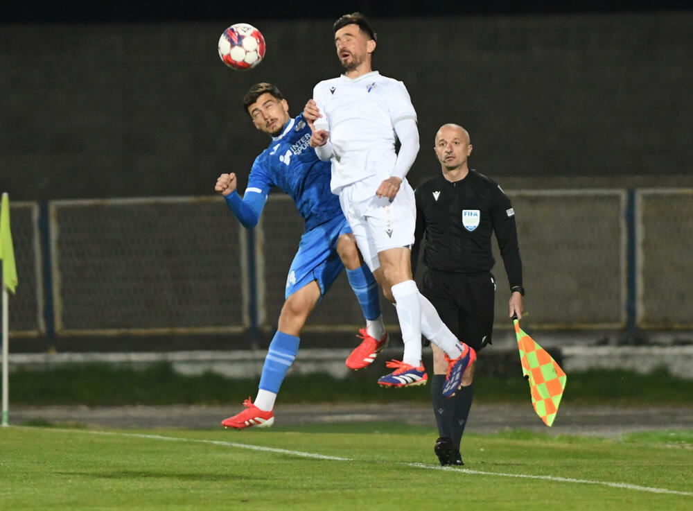 <p>Sutjeska - Budućnost 1:3, u prvom meču 29. kola Meridianbet 1. Crnogorske fudbalske lige. Golove za goste dali Ognjen Gašević, Ivan Bulatović i Ivan Bojović za domaće pogodio Dragan Miranović</p>