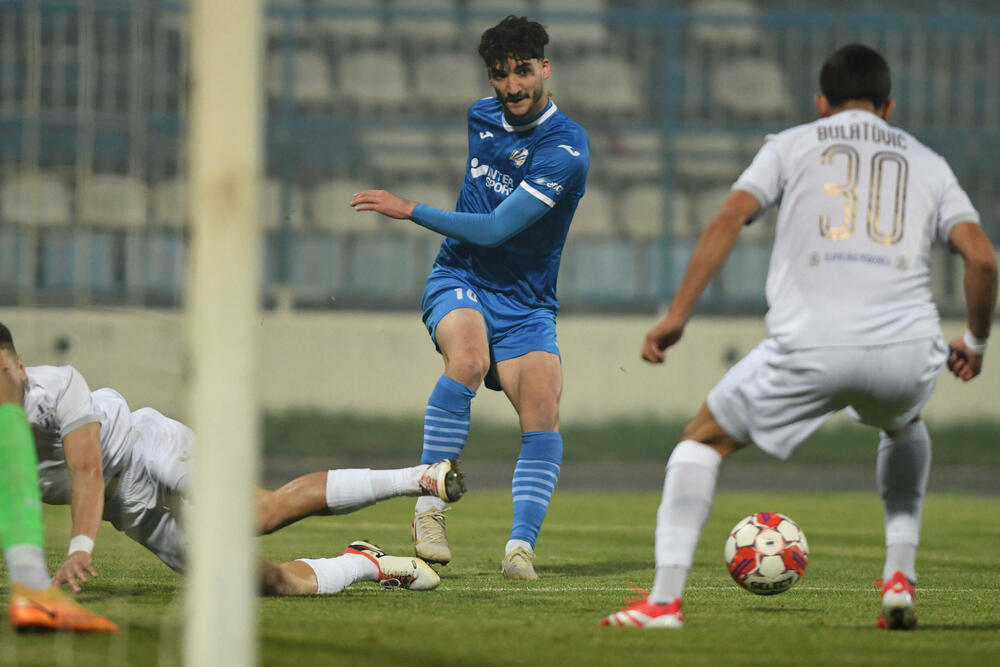 <p>Sutjeska - Budućnost 1:3, u prvom meču 29. kola Meridianbet 1. Crnogorske fudbalske lige. Golove za goste dali Ognjen Gašević, Ivan Bulatović i Ivan Bojović za domaće pogodio Dragan Miranović</p>