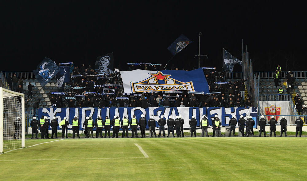 <p>Sutjeska - Budućnost 1:3, u prvom meču 29. kola Meridianbet 1. Crnogorske fudbalske lige. Golove za goste dali Ognjen Gašević, Ivan Bulatović i Ivan Bojović za domaće pogodio Dragan Miranović</p>