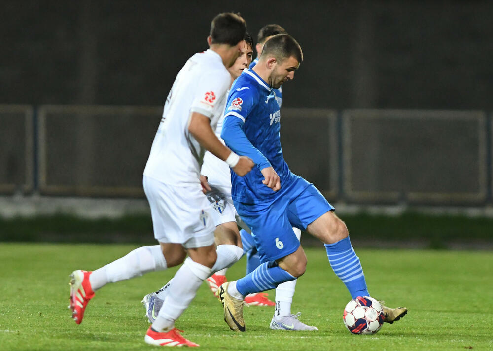 <p>Sutjeska - Budućnost 1:3, u prvom meču 29. kola Meridianbet 1. Crnogorske fudbalske lige. Golove za goste dali Ognjen Gašević, Ivan Bulatović i Ivan Bojović za domaće pogodio Dragan Miranović</p>