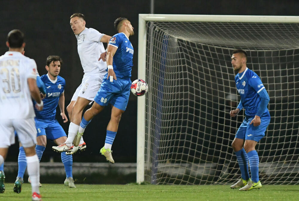 <p>Sutjeska - Budućnost 1:3, u prvom meču 29. kola Meridianbet 1. Crnogorske fudbalske lige. Golove za goste dali Ognjen Gašević, Ivan Bulatović i Ivan Bojović za domaće pogodio Dragan Miranović</p>