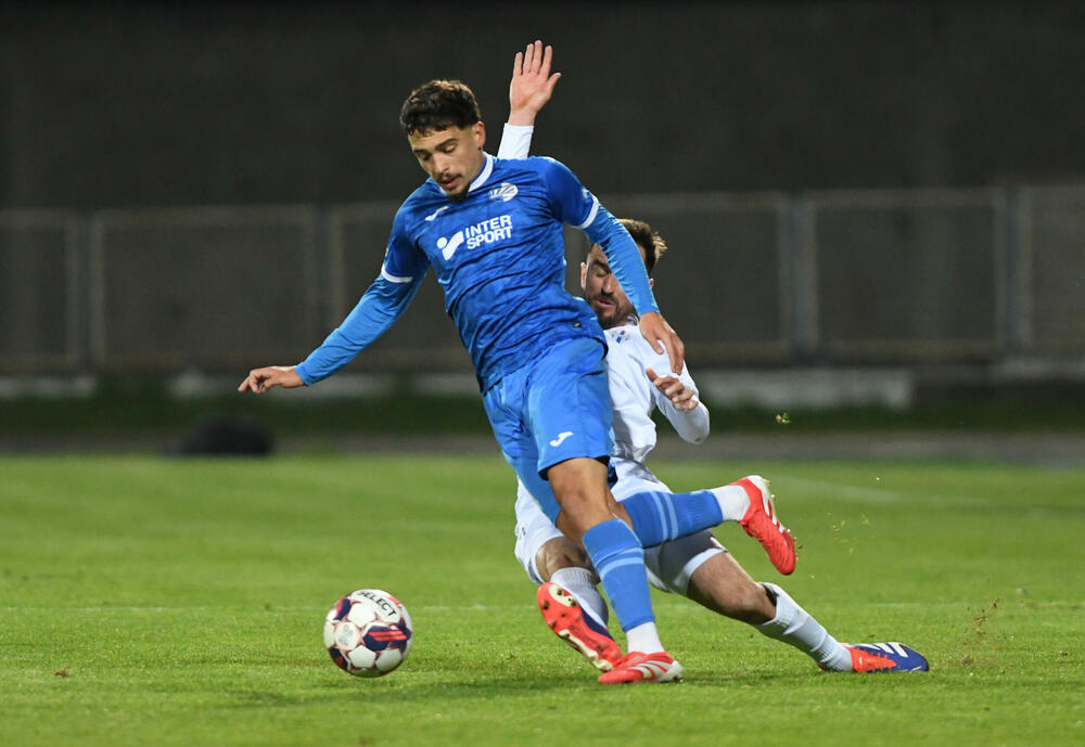 <p>Sutjeska - Budućnost 1:3, u prvom meču 29. kola Meridianbet 1. Crnogorske fudbalske lige. Golove za goste dali Ognjen Gašević, Ivan Bulatović i Ivan Bojović za domaće pogodio Dragan Miranović</p>