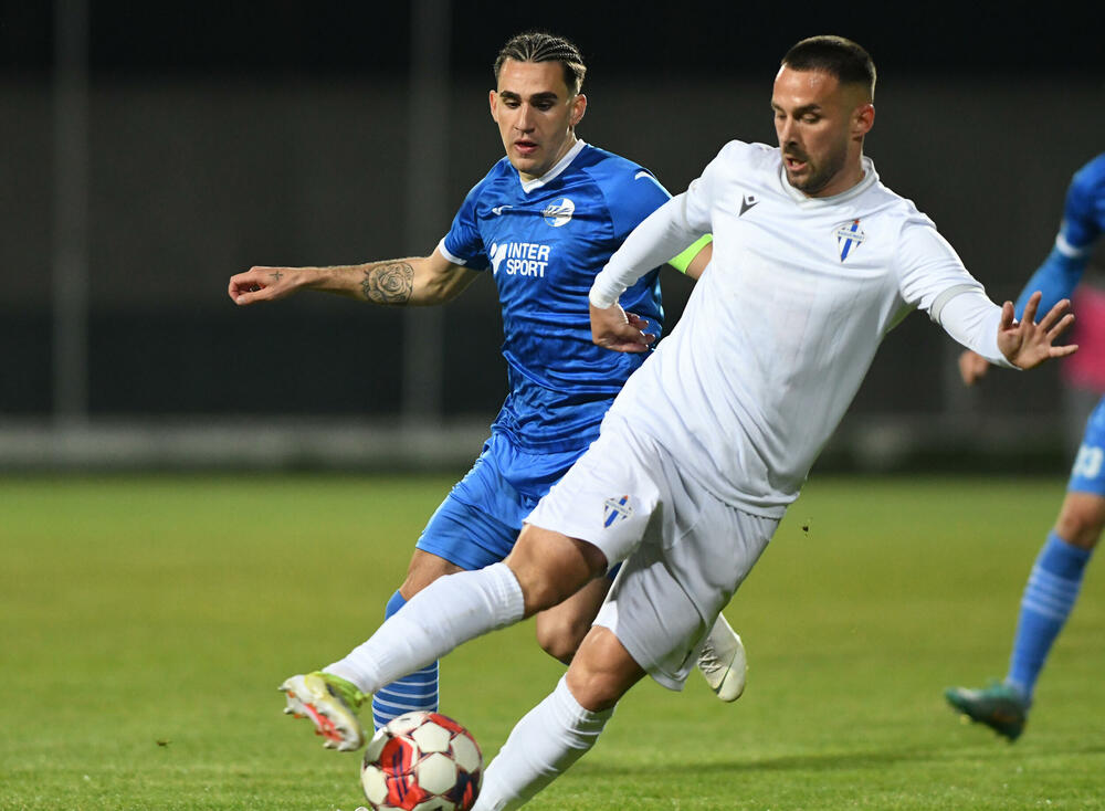 <p>Sutjeska - Budućnost 1:3, u prvom meču 29. kola Meridianbet 1. Crnogorske fudbalske lige. Golove za goste dali Ognjen Gašević, Ivan Bulatović i Ivan Bojović za domaće pogodio Dragan Miranović</p>