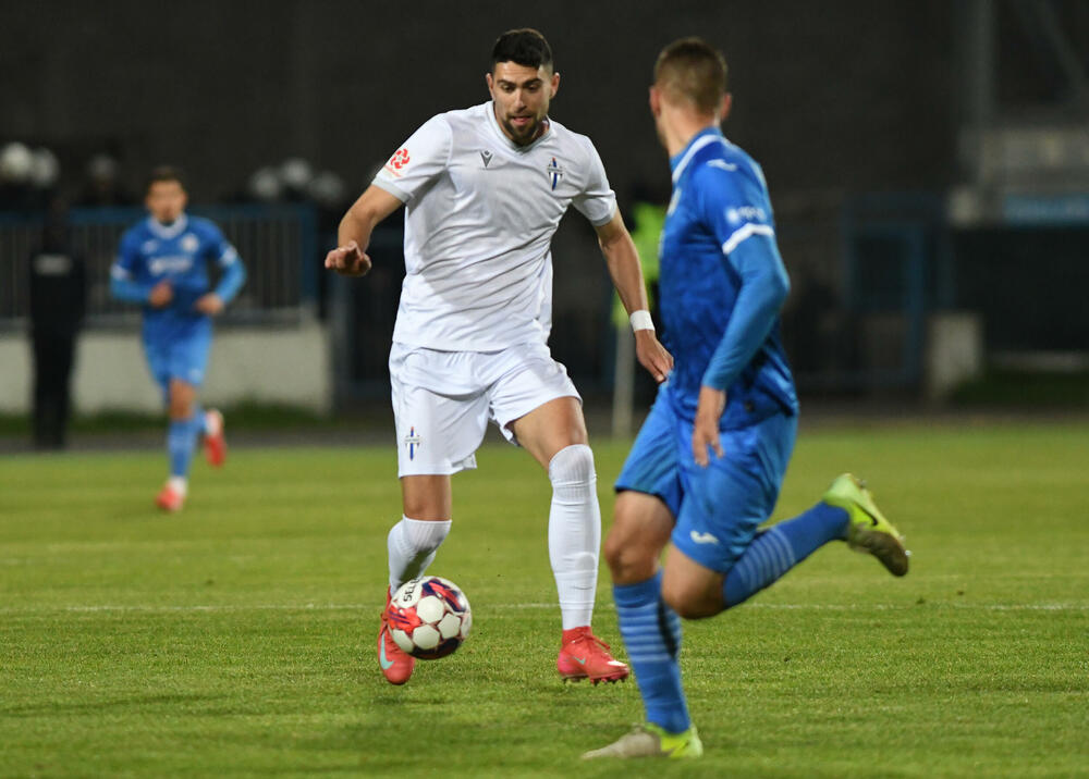 <p>Sutjeska - Budućnost 1:3, u prvom meču 29. kola Meridianbet 1. Crnogorske fudbalske lige. Golove za goste dali Ognjen Gašević, Ivan Bulatović i Ivan Bojović za domaće pogodio Dragan Miranović</p>