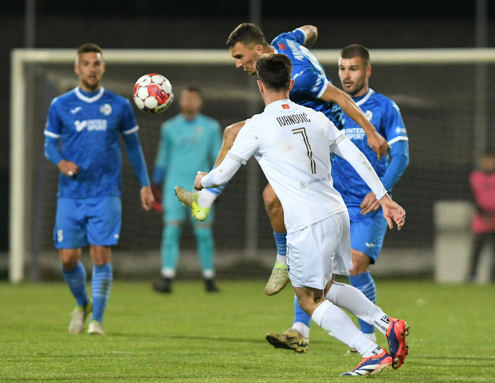 <p>Sutjeska - Budućnost 1:3, u prvom meču 29. kola Meridianbet 1. Crnogorske fudbalske lige. Golove za goste dali Ognjen Gašević, Ivan Bulatović i Ivan Bojović za domaće pogodio Dragan Miranović</p>