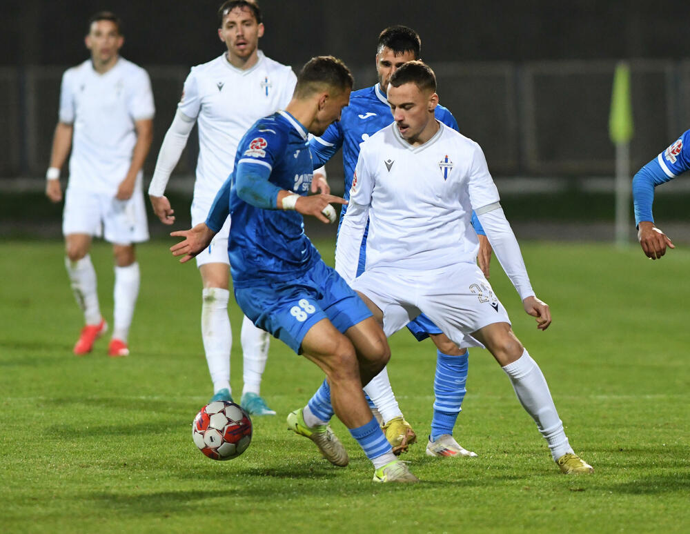 <p>Sutjeska - Budućnost 1:3, u prvom meču 29. kola Meridianbet 1. Crnogorske fudbalske lige. Golove za goste dali Ognjen Gašević, Ivan Bulatović i Ivan Bojović za domaće pogodio Dragan Miranović</p>