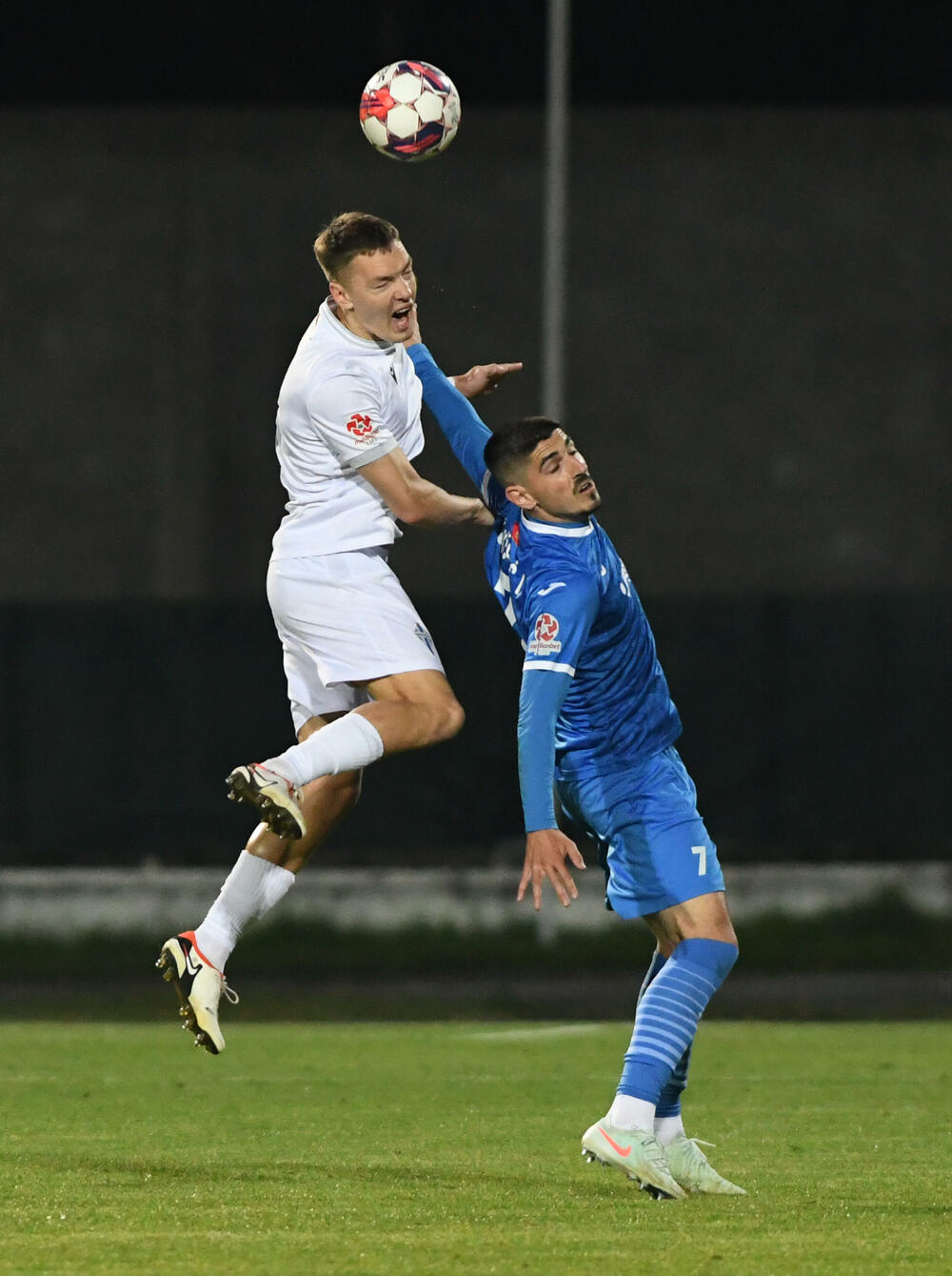 <p>Sutjeska - Budućnost 1:3, u prvom meču 29. kola Meridianbet 1. Crnogorske fudbalske lige. Golove za goste dali Ognjen Gašević, Ivan Bulatović i Ivan Bojović za domaće pogodio Dragan Miranović</p>