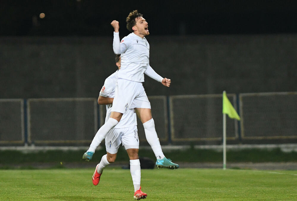 <p>Sutjeska - Budućnost 1:3, u prvom meču 29. kola Meridianbet 1. Crnogorske fudbalske lige. Golove za goste dali Ognjen Gašević, Ivan Bulatović i Ivan Bojović za domaće pogodio Dragan Miranović</p>