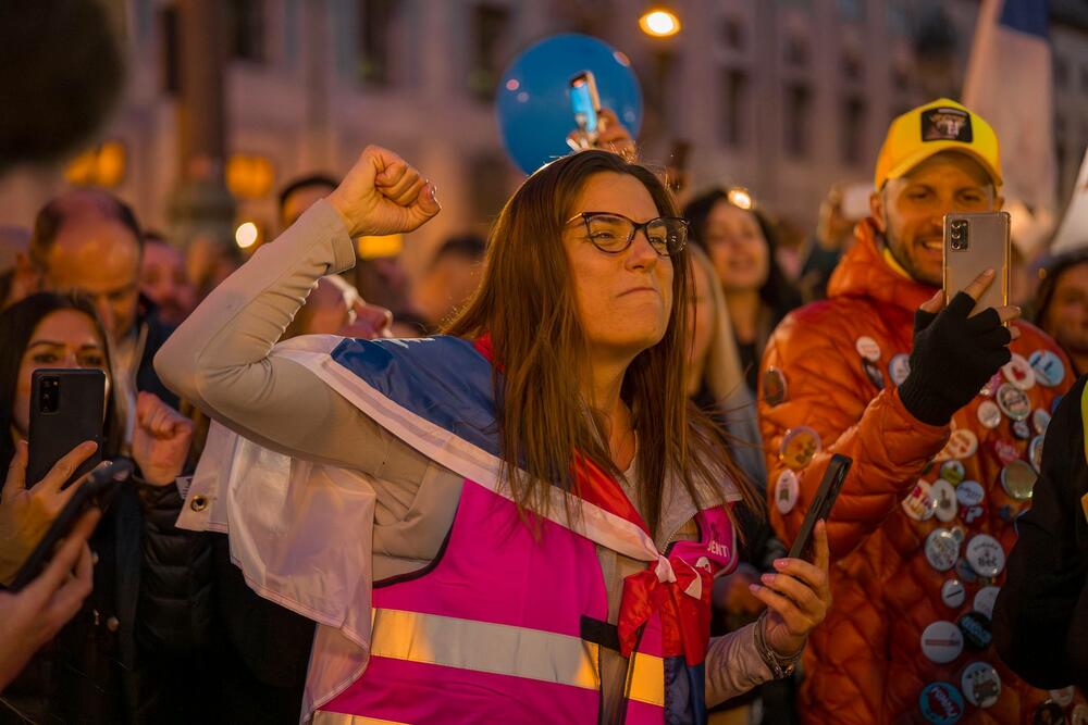 <p>Okupljene je pozdravio i gradski odbornik Andreas Vaseler koji je rekao da je došao da im ukaže čast, jer njihova želja pokreće hiljade ljudi u Srbiji koji izlaze na ulice</p>
